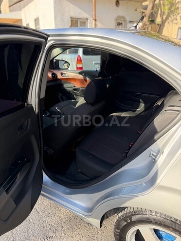 Chevrolet Aveo-5
