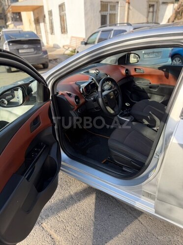 Chevrolet Aveo-8