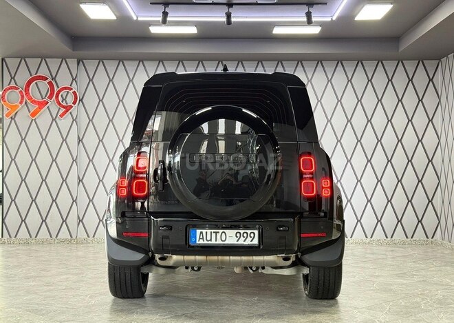 Land Rover Defender-7
