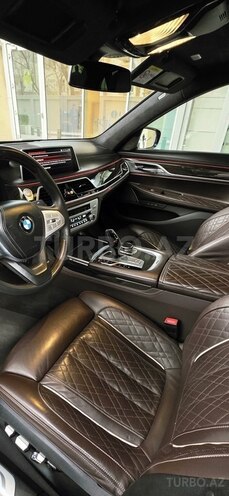 BMW 740-8