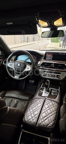BMW 740-2