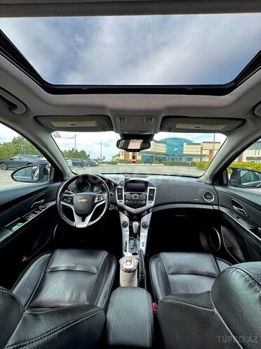 Chevrolet Cruze-12