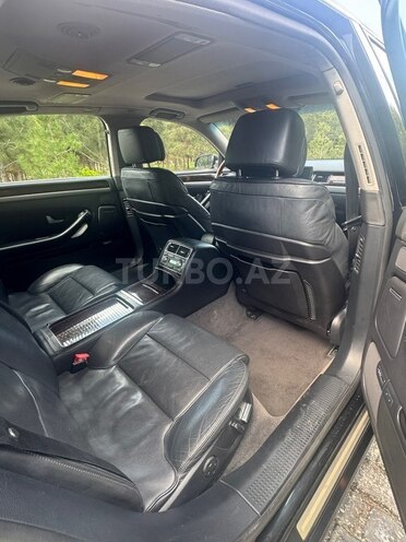 Audi A8-12