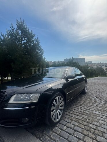 Audi A8-2