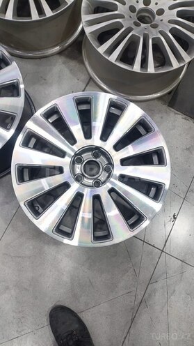 Audi A8-19
