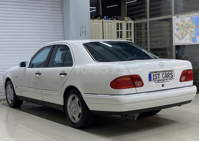 Mercedes E 240-10