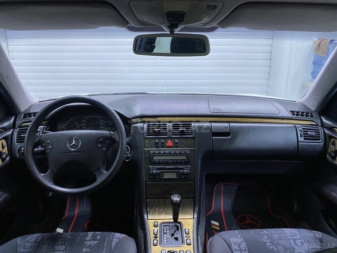 Mercedes E 240-15