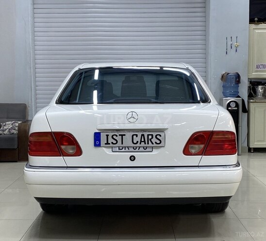 Mercedes E 240-9