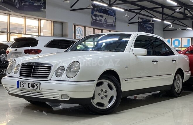 Mercedes E 240-4