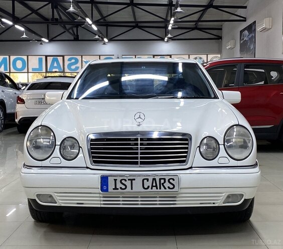Mercedes E 240-1
