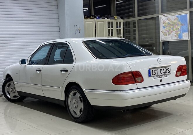 Mercedes E 240-12
