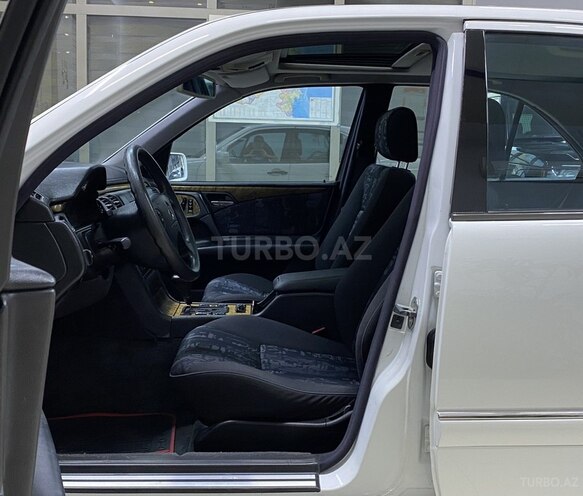 Mercedes E 240-16