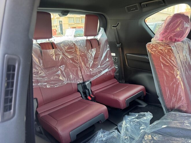 Lexus LX 500d-8