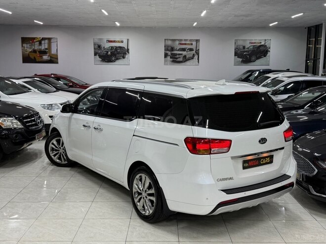 Kia Carnival-8