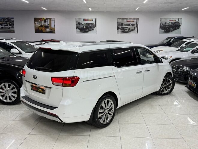 Kia Carnival-5