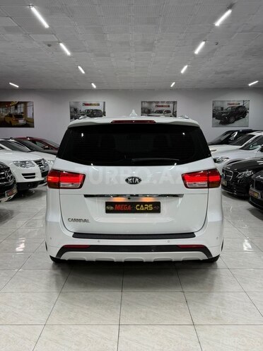 Kia Carnival-6