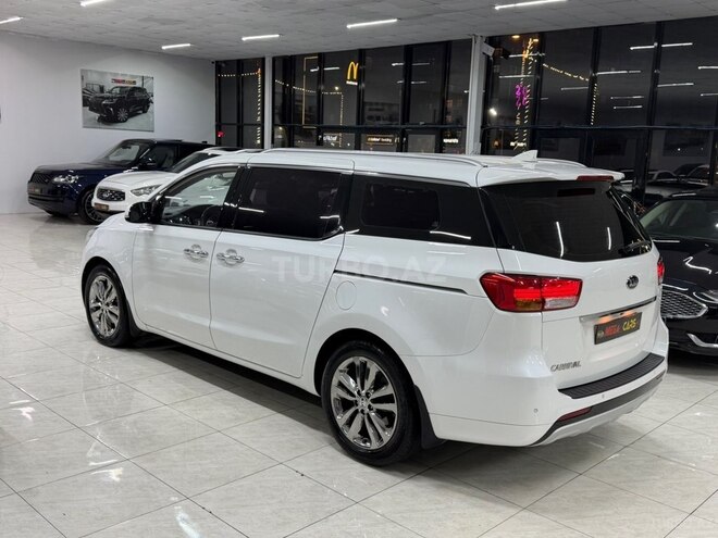 Kia Carnival-12