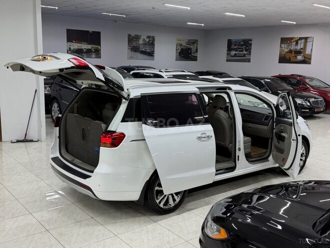 Kia Carnival-17