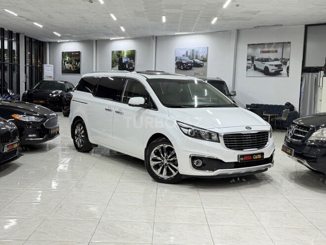 Kia Carnival-1