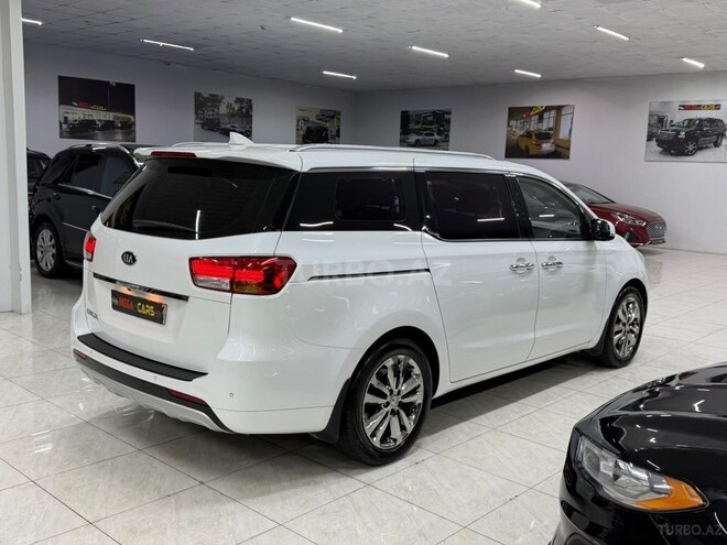 Kia Carnival-11