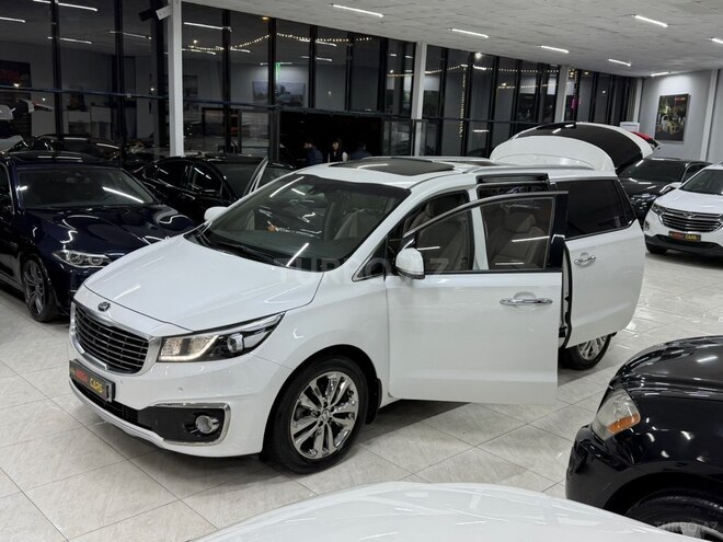 Kia Carnival-16