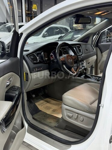 Kia Carnival-21