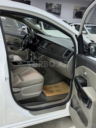 Kia Carnival-24