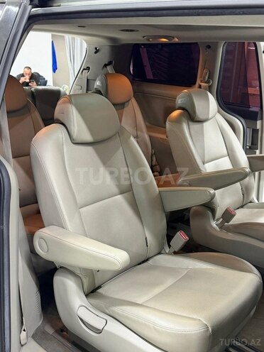 Kia Carnival-30