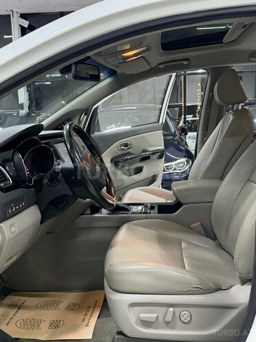 Kia Carnival-22