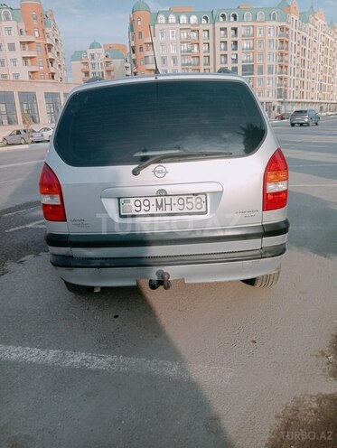 Opel Zafira-4