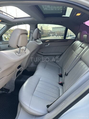 Mercedes E 250-10