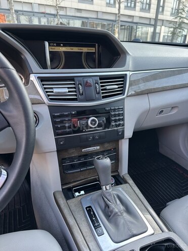 Mercedes E 250-13
