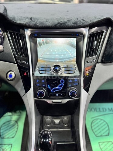 Hyundai Sonata-23