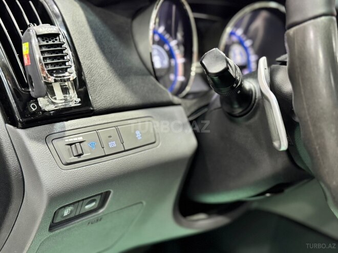 Hyundai Sonata-30