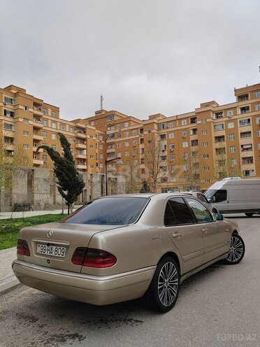Mercedes E 200-2