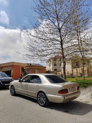 Mercedes E 200-3