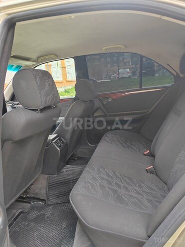 Mercedes E 200-5