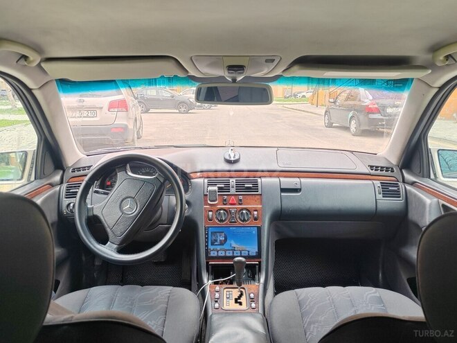Mercedes E 200-6