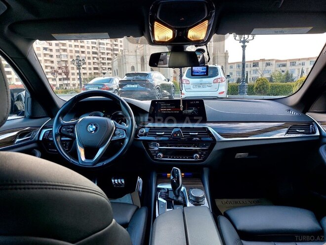 BMW 530e-12