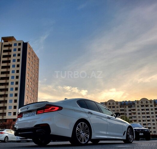 BMW 530e-13