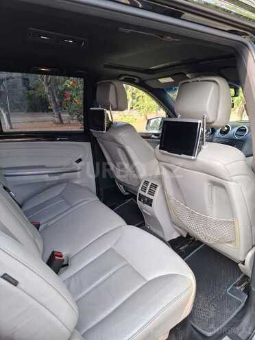 Mercedes GL 550 4MATIC-16