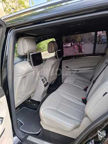 Mercedes GL 550 4MATIC-13