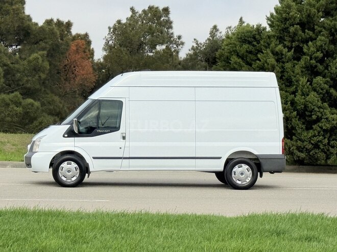 Ford Transit-16