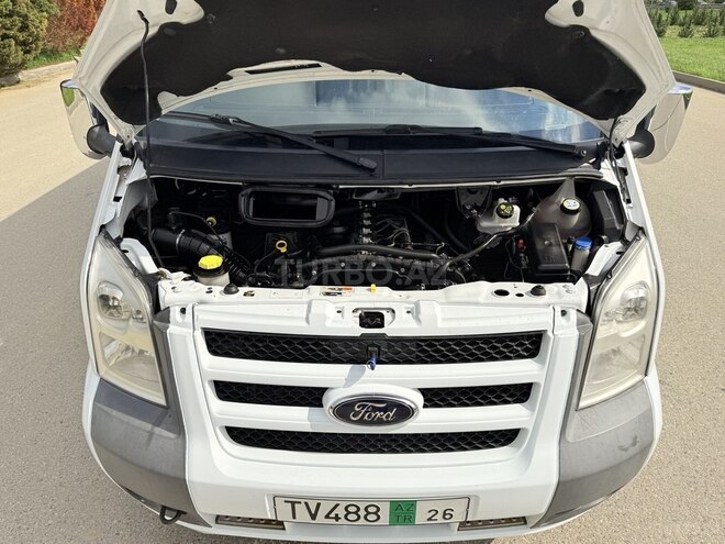 Ford Transit-10