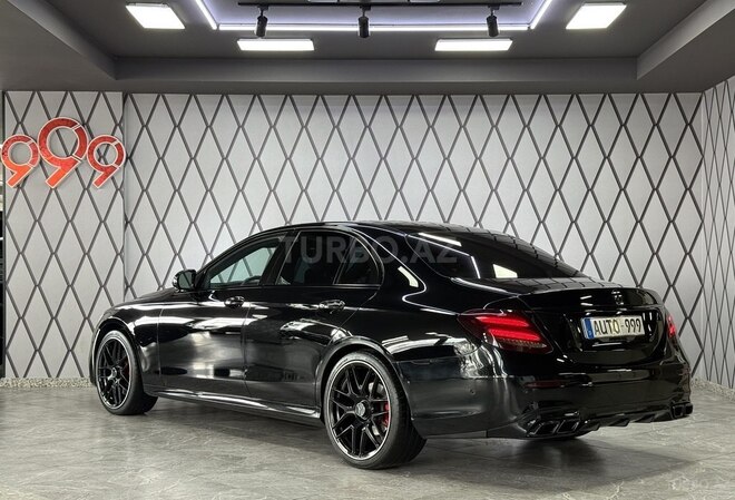 Mercedes E 300 4MATIC-4