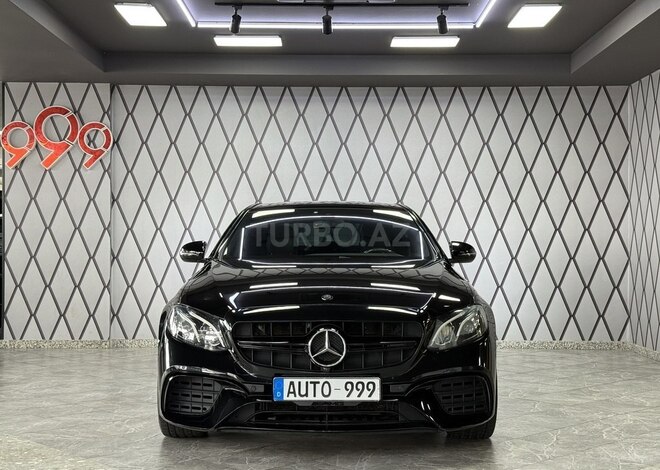 Mercedes E 300 4MATIC-1
