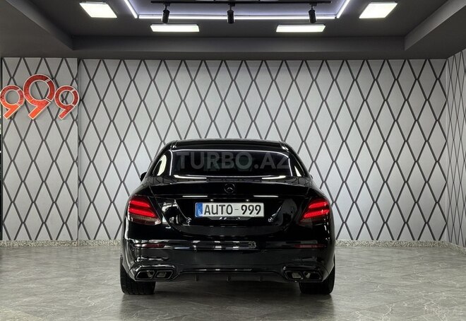 Mercedes E 300 4MATIC-7