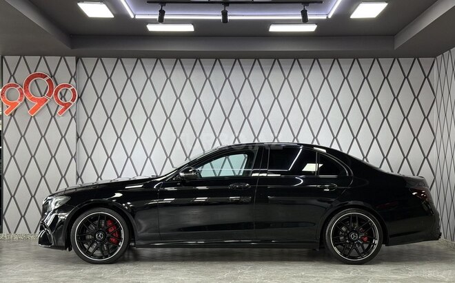 Mercedes E 300 4MATIC-6