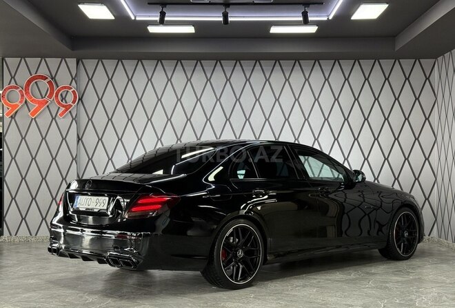 Mercedes E 300 4MATIC-5