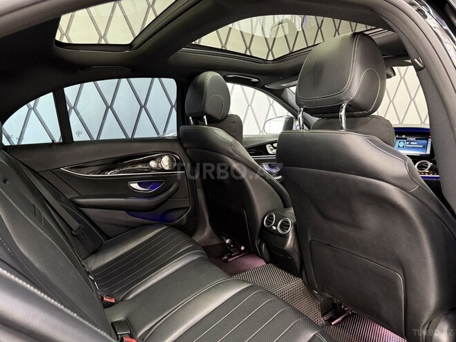 Mercedes E 300 4MATIC-10